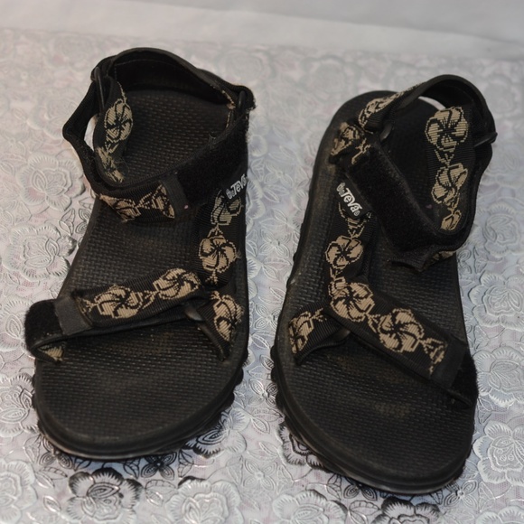 TEVA Sandals NEW SZ 9 - Picture 1 of 3